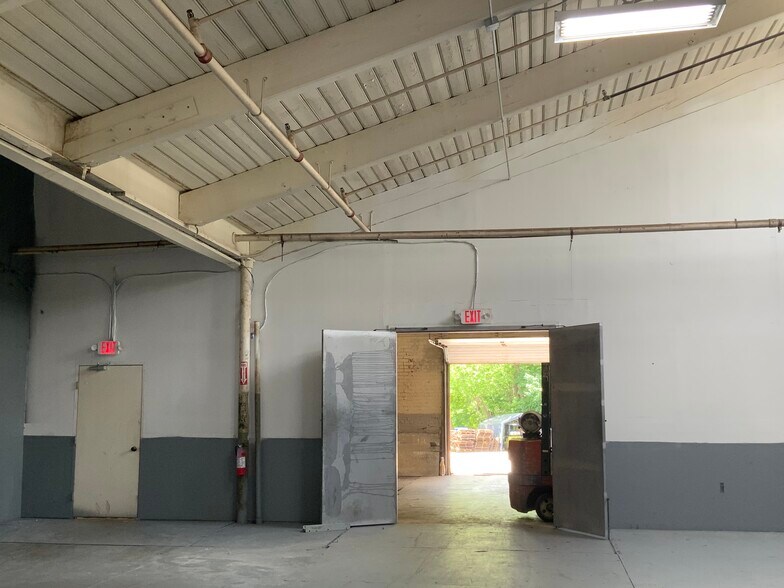 More Photos Of 129 Brookside Ave, West Warwick Manufacturing For Lease