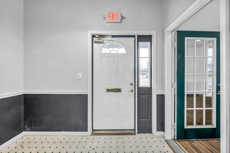 More Photos Of 4020-4028 Colorado Ave, Sheffield Storefront Retail Office For Sale