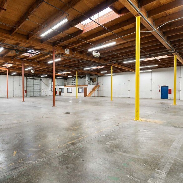 More Photos Of 12812 NE Whitaker Way, Portland Warehouse For Lease