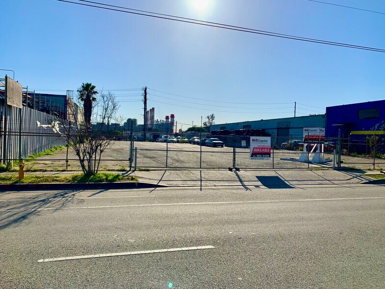 More Photos Of 9833 Glenoaks Blvd, Sun Valley Land For Lease