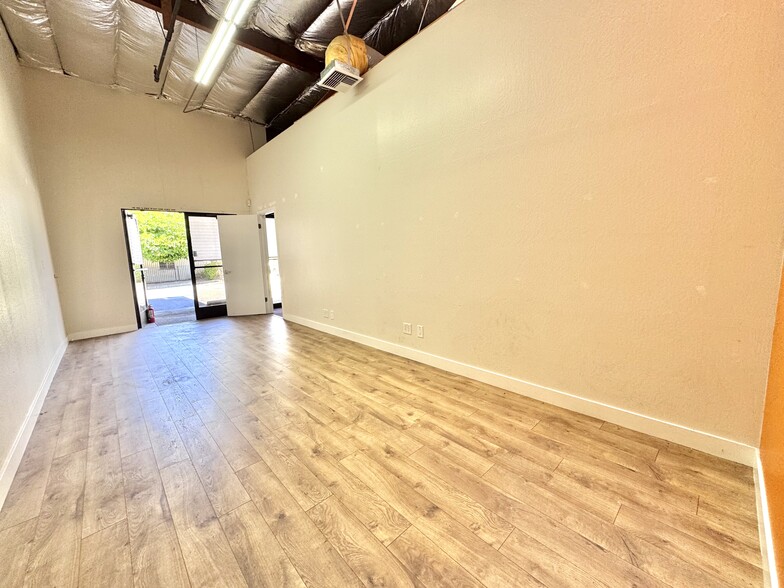 More Photos Of 922 San Leandro Ave, Mountain View Light Manufacturing For Lease