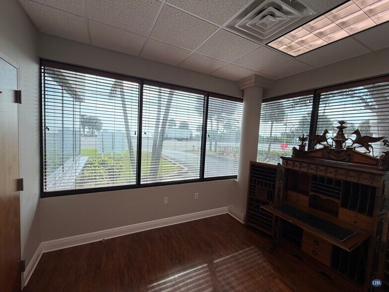 More Photos Of 202 N Harbor City Blvd, Melbourne Office For Lease