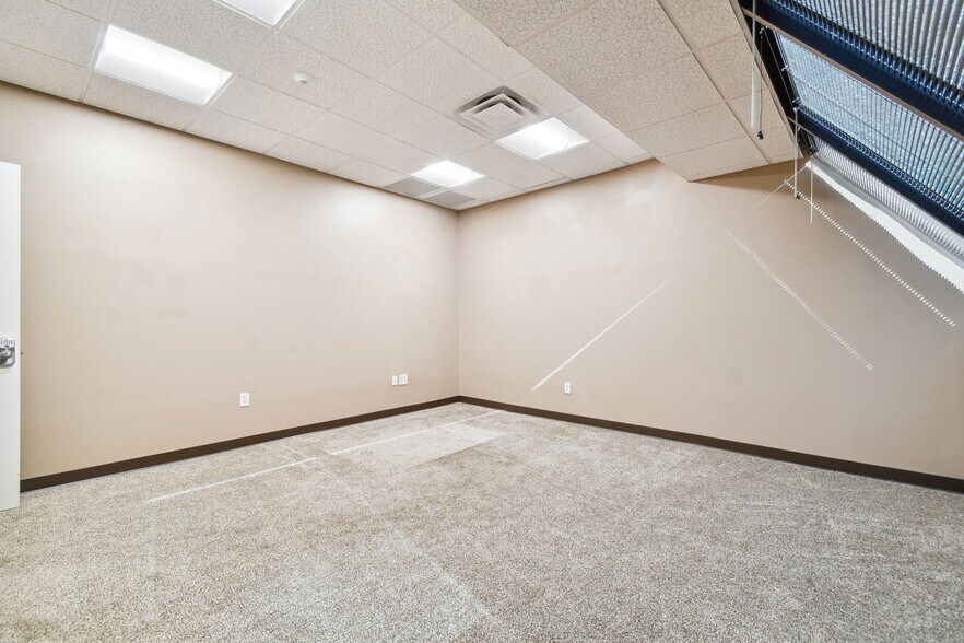 More Photos Of 6740 Crosswinds Dr, Saint Petersburg Coworking Space
