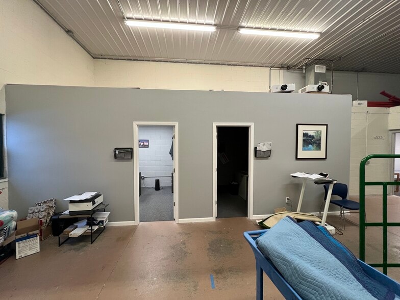 More Photos Of 2879-2893 Sanford Ave SW, Grandville Warehouse For Lease