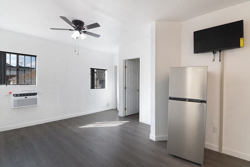 More Photos Of 1820 W 11th St, Los Angeles Apartments For Sale