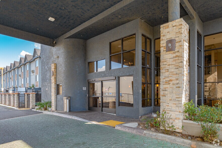 More Photos Of 2310 Wible Rd, Bakersfield Hotel For Sale