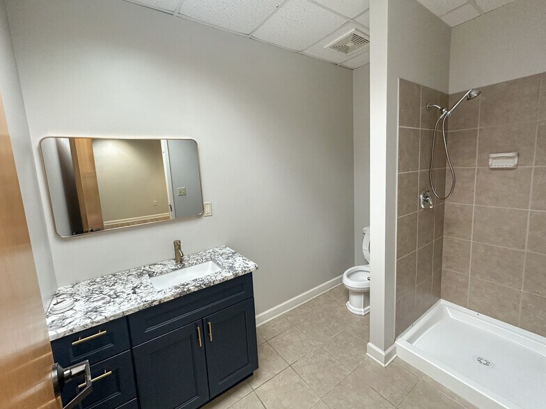 More Photos Of 396 Senoia Rd, Tyrone Light Manufacturing For Lease