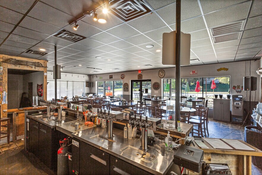 More Photos Of 400 W Main St, Walhalla General Retail For Lease