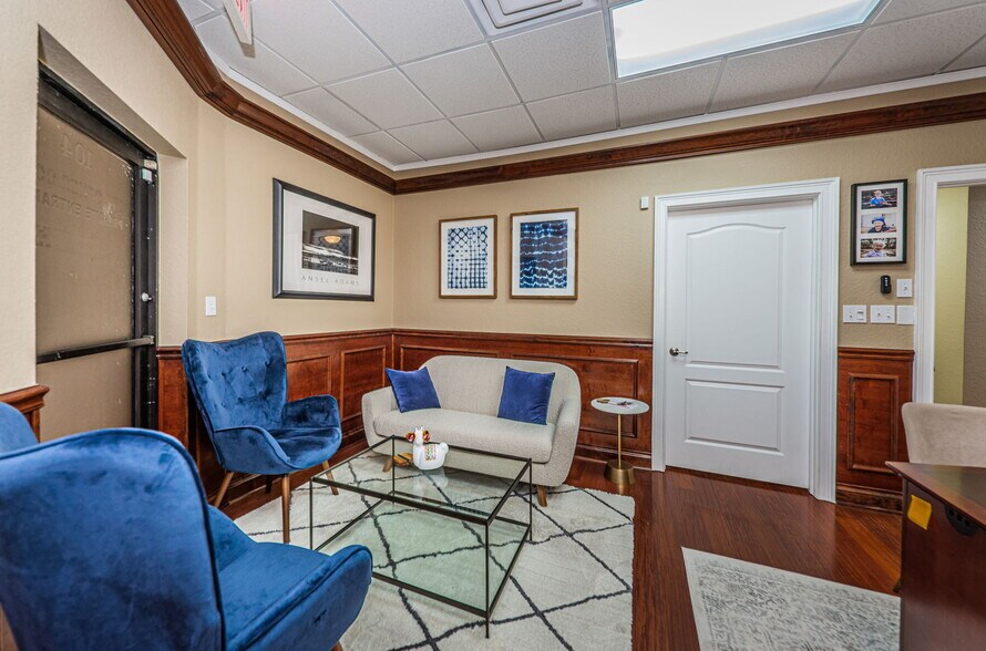 More Photos Of 3023 Eastland Blvd, Clearwater Office For Sale