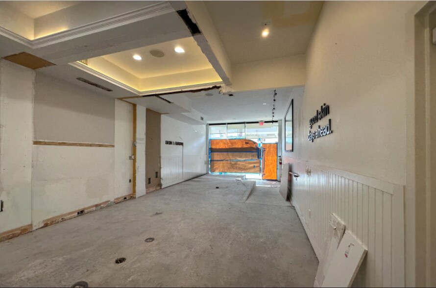 More Photos Of 300-306 N Robertson Blvd, Los Angeles Office For Lease