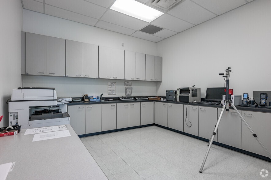 More Photos Of 5001 Greenwood Rd, Shreveport Distribution For Lease