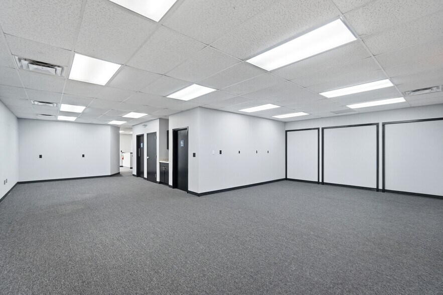 More Photos Of 34-38 N Pioneer Blvd, Springboro Medical For Sale