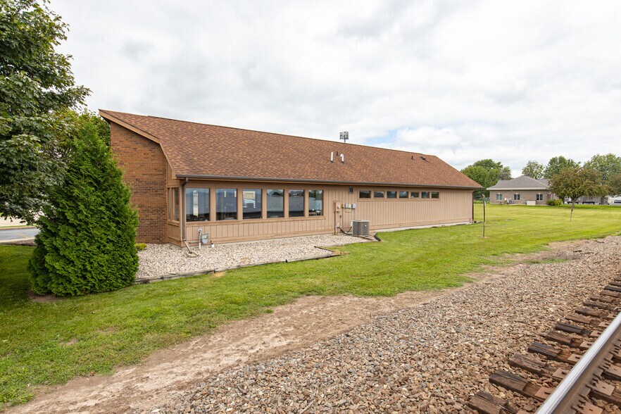 More Photos Of 1650 S Main St, Oshkosh Office For Sale