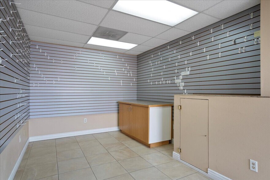 More Photos Of 601 E Lincolnway, Cheyenne Storefront Retail Residential For Sale