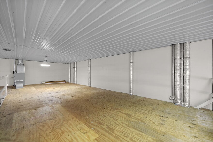 More Photos Of 1799 Alpine Dr, Clarksville Warehouse For Lease