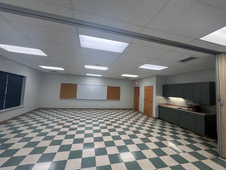 More Photos Of 11 N Fayette St, Mercersburg Flex For Lease