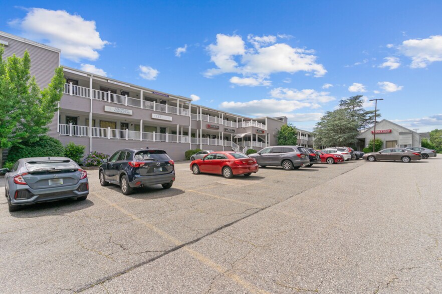 More Photos Of 1050 Main St, East Greenwich Office For Sale