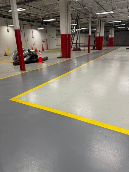 More Photos Of 121 E County Line Rd, Warminster Light Manufacturing For Lease