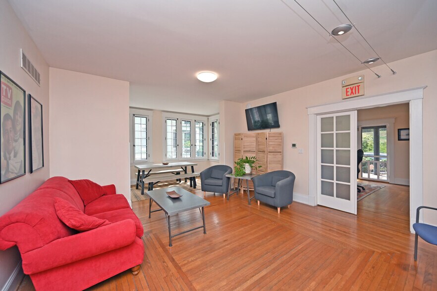 More Photos Of 2150 Alpine Pl, Cincinnati Office Residential For Sale