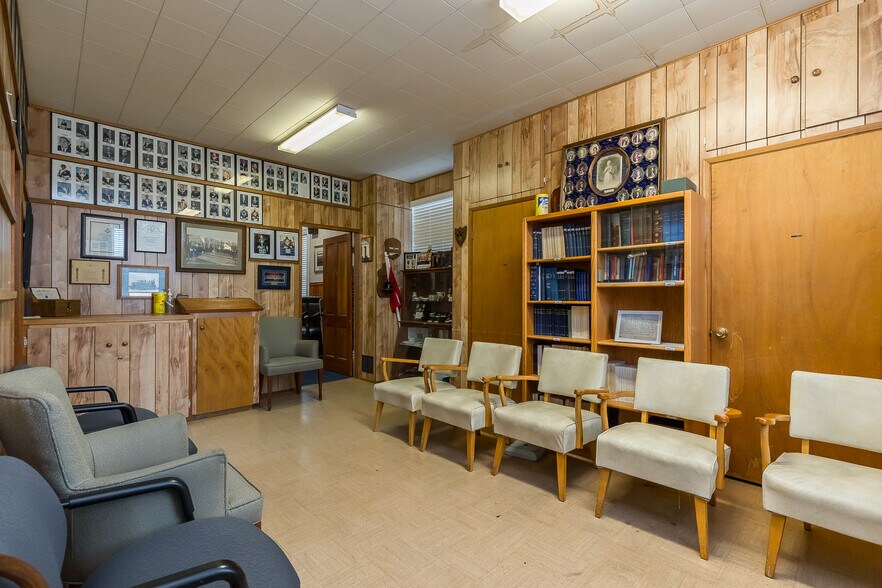 More Photos Of 33860 Pine st, Abbotsford Flex For Sale