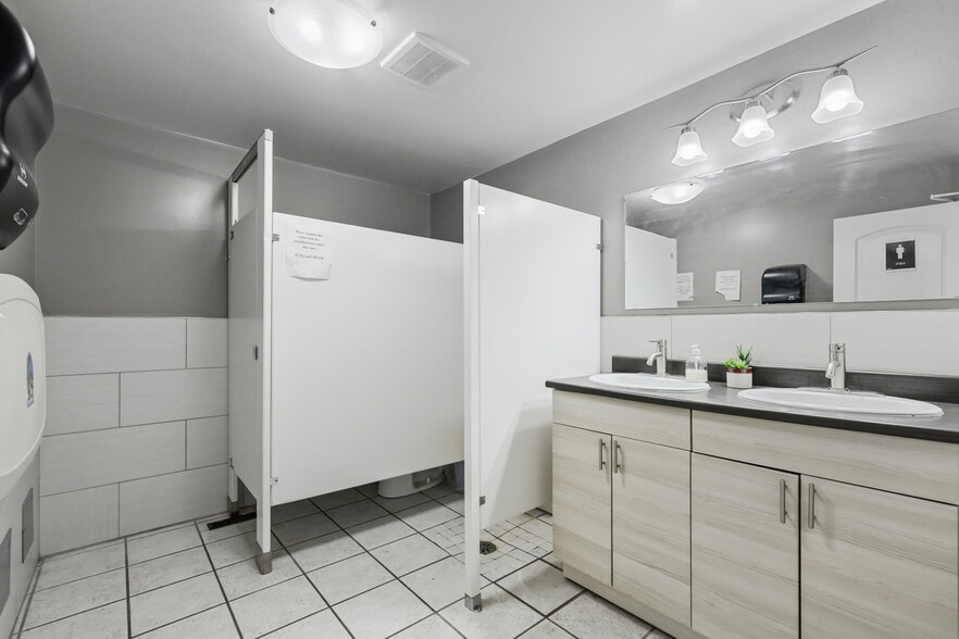 More Photos Of 232 8A St NE, Calgary Religious Facility For Sale