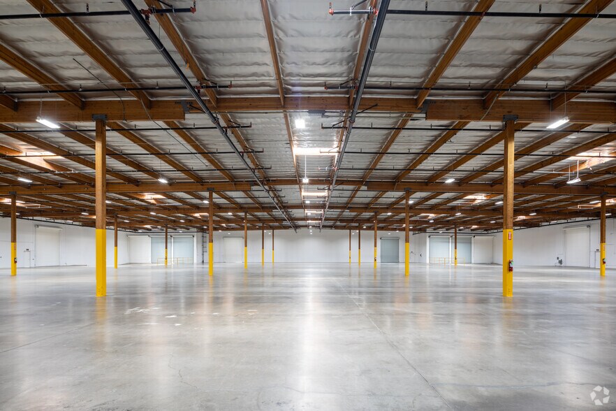 More Photos Of 1210-1230 N Red Gum St, Anaheim Warehouse For Lease