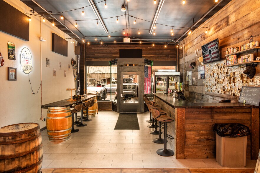 More Photos Of 152 Johnson Ave, Orofino Bar For Lease