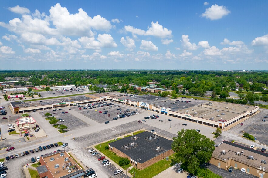 More Photos Of 902 W Kimberly Rd, Davenport General Retail For Sale