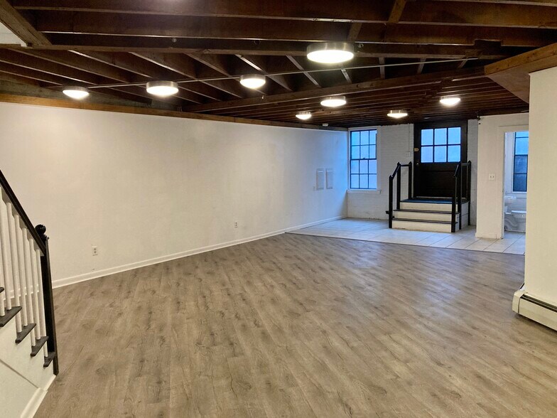 More Photos Of 116 Main St, Biddeford Storefront Retail Residential For Lease