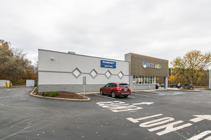 More Photos Of 136 Meadow St, Littleton Drugstore For Lease