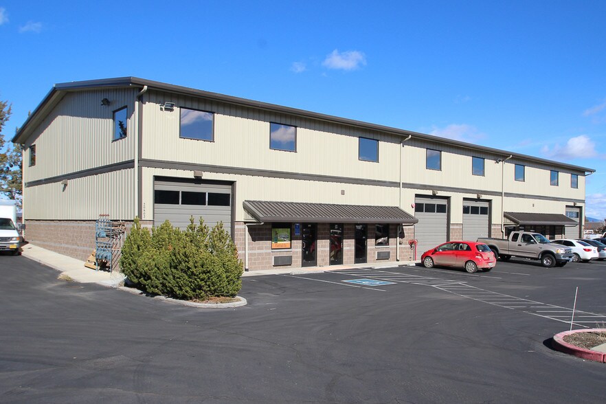 More Photos Of 20802 Sockeye Pl, Bend Industrial For Lease