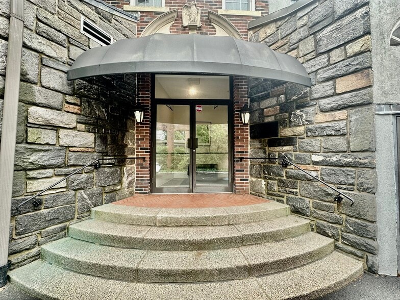 More Photos Of 95 E Putnam Ave, Greenwich Office For Sale