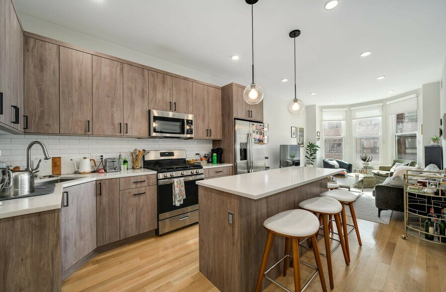 More Photos Of 1756 W North Ave, Chicago Apartments For Sale