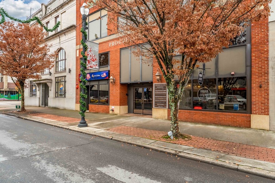 More Photos Of 247 Broad St, Kingsport Loft Creative Space For Sale
