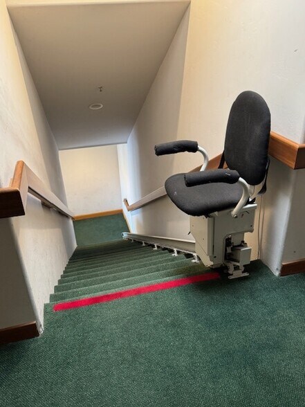 More Photos Of 5 Harris Ct, Monterey Unknown For Lease