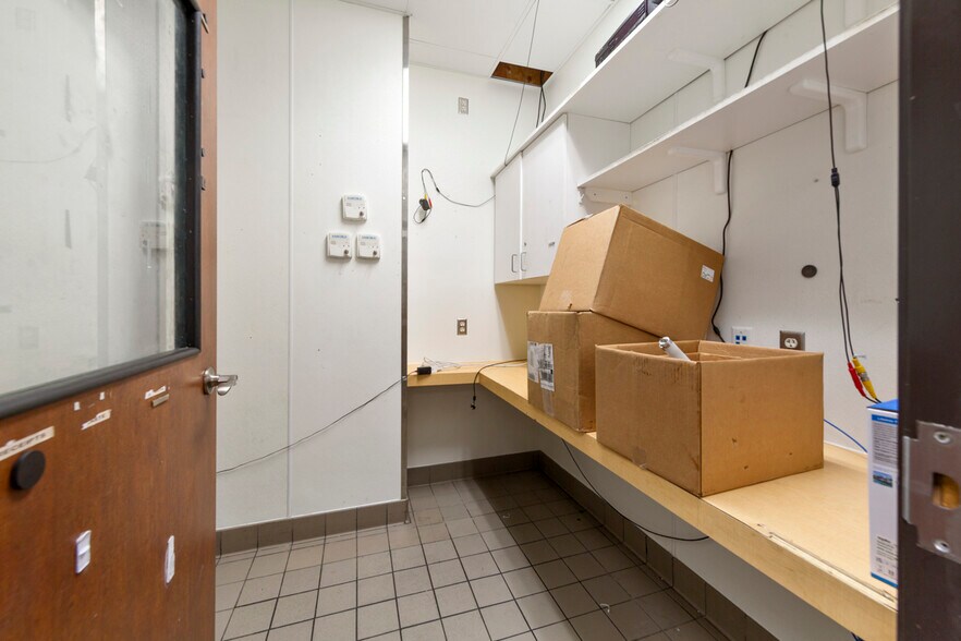 More Photos Of 101 W Lind St, Mankato Fast Food For Sale