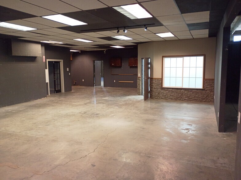 More Photos Of 5740 Logan St, Denver Warehouse For Lease