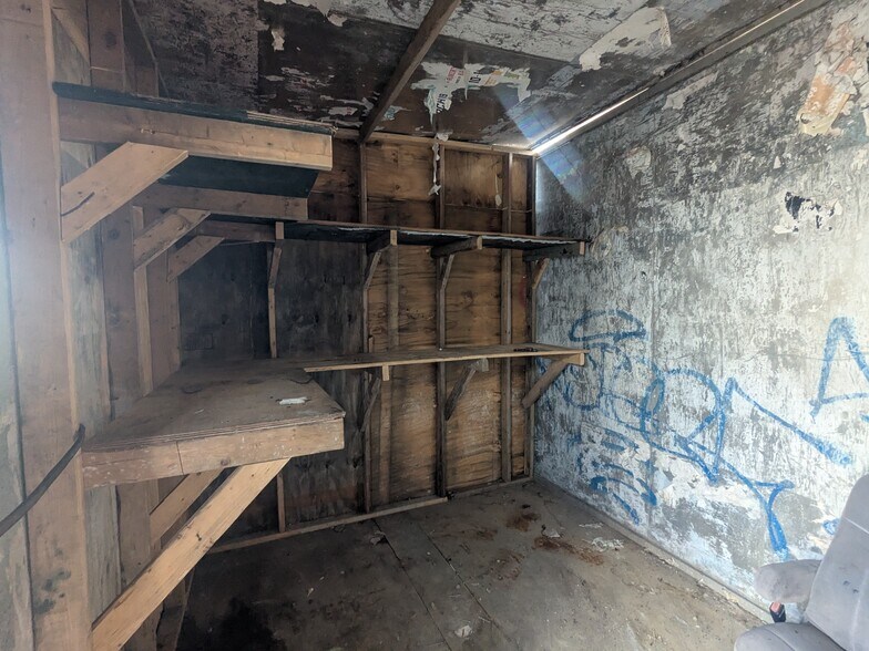 More Photos Of 39 Knickerbocker Ave, Brooklyn Land For Lease