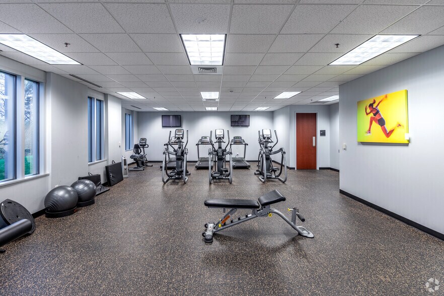 More Photos Of 2550 W Tyvola Rd, Charlotte Office For Lease