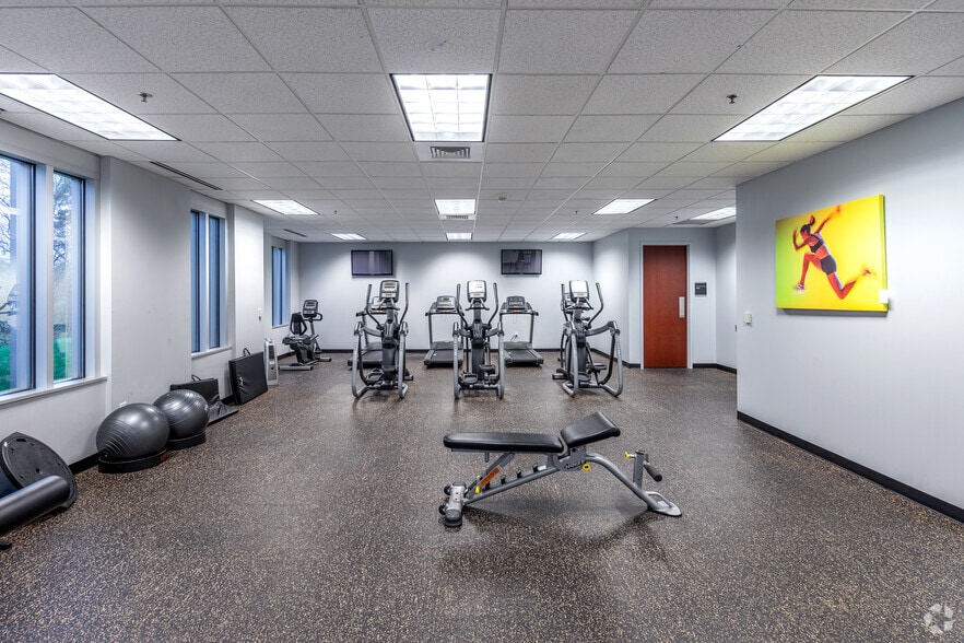 More Photos Of 2550 W Tyvola Rd, Charlotte Unknown For Lease