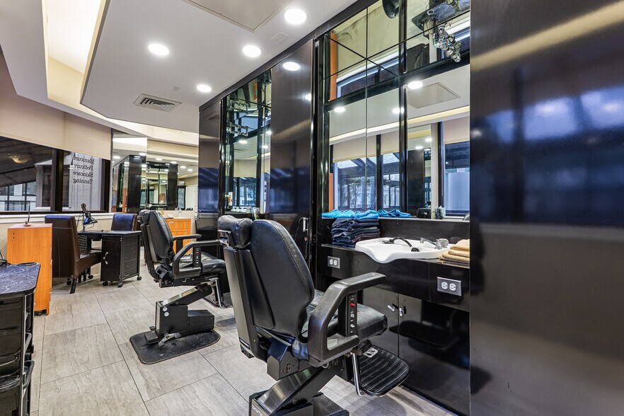 More Photos Of 405 N Wabash Ave, Chicago Office For Sale