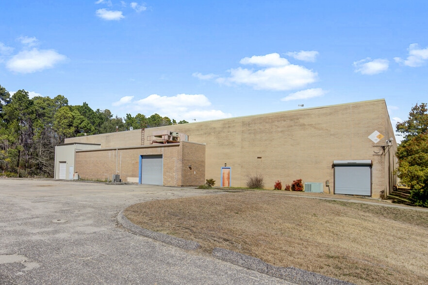 More Photos Of 3036 Gillespie St, Fayetteville Manufacturing For Lease