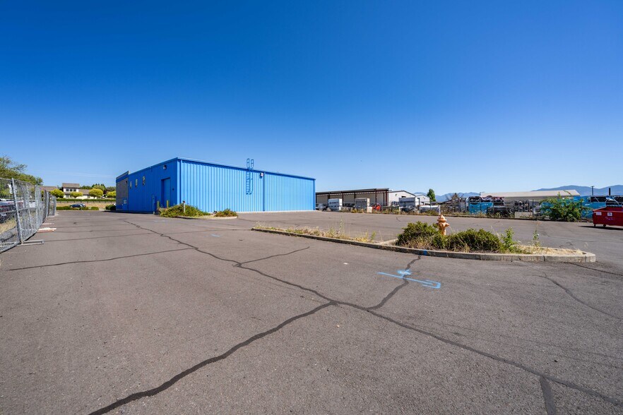 More Photos Of 3755 Crater Lake Hwy, Medford Freestanding For Sale