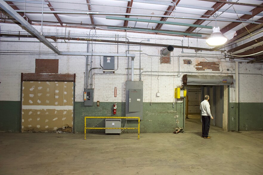 More Photos Of 801 N William St, Goldsboro Warehouse For Lease