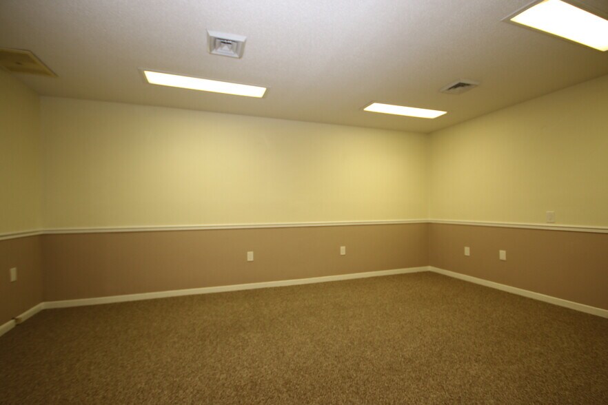 More Photos Of 561 S Duncan Ave, Clearwater Medical For Sale