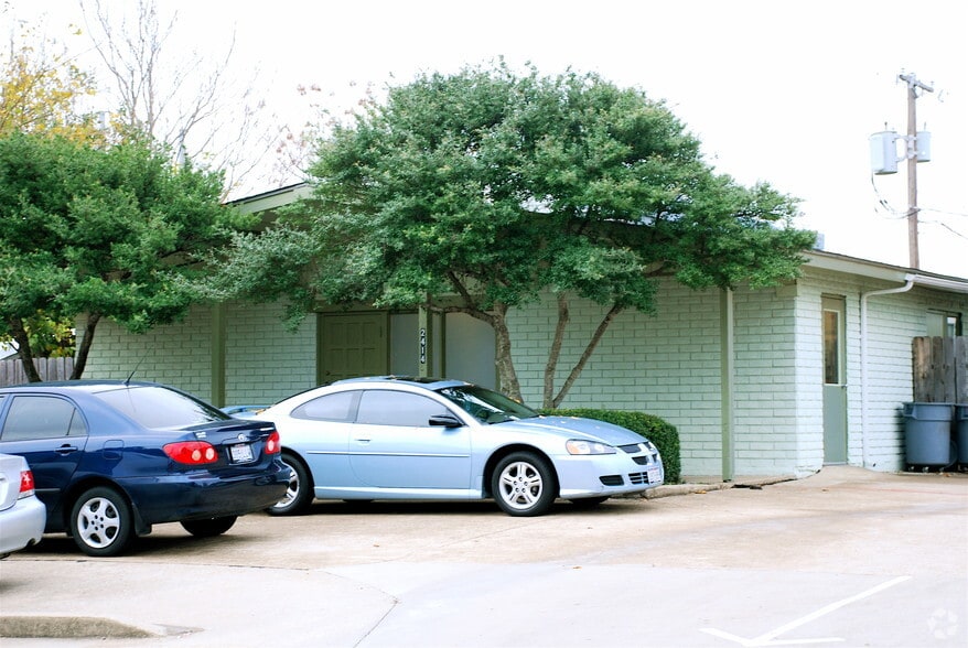 More Photos Of 2418 College Ave, Garland Daycare Center For Lease