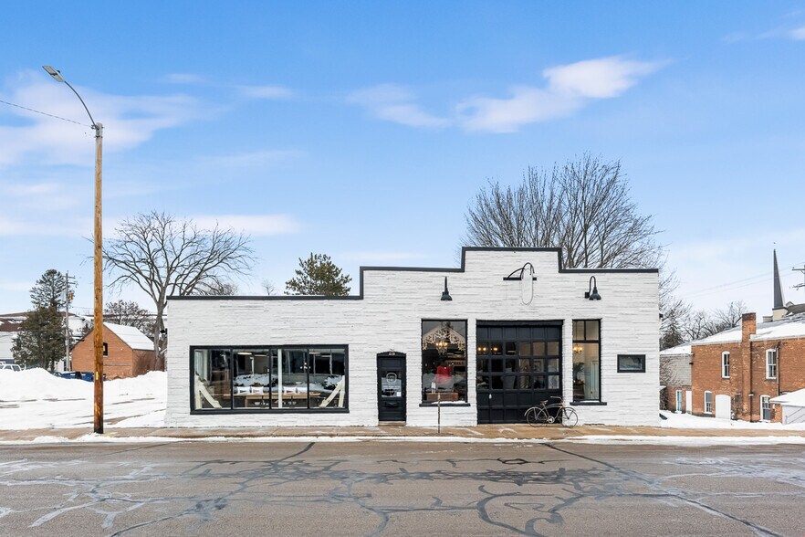 More Photos Of 219 Jefferson St, Waupaca Storefront Retail Office For Sale