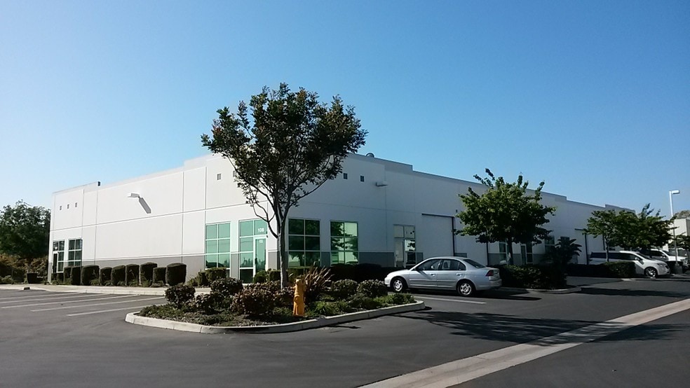 More Photos Of 2350-2380 Eastman Ave, Oxnard Unknown For Lease