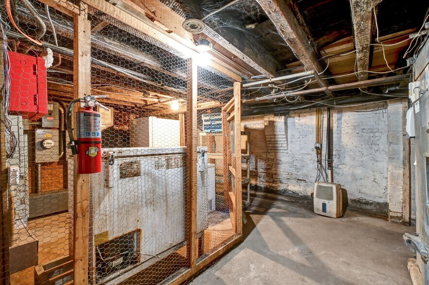 More Photos Of 15 E Centre St, Baltimore Bar For Sale