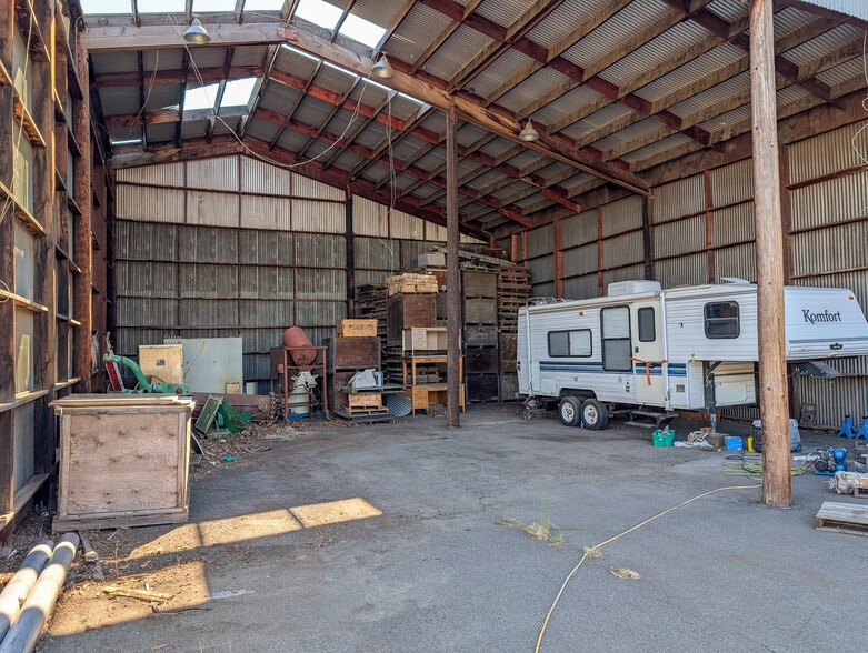 More Photos Of 1621 N Spruce St, La Grande Manufacturing For Sale